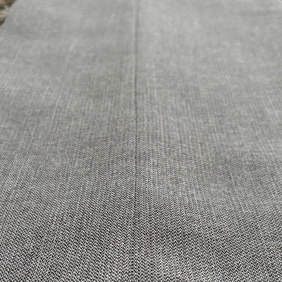 Sophisticated Women's Gray Suit by Tahari, Size 0P - Picture 9 of 12